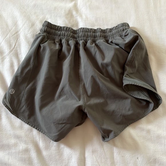 Lululemon Hotty Hot Shorts - Picture 2 of 6